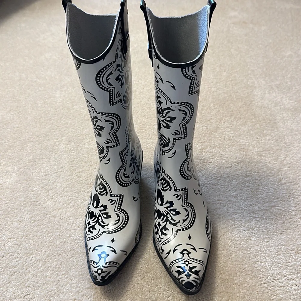 Fun Journee Collection rubber rodeo western cowgirl boots Size 7